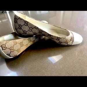 Gucci signature flats